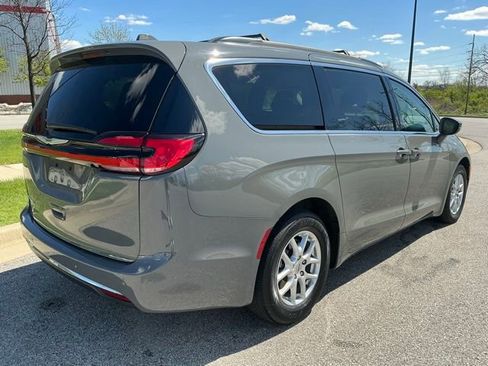 Used 2022 Chrysler Pacifica Touring-L FWD image 6
