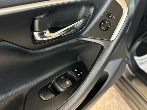 Used 2016 Nissan Altima 2.5 SL w/ Moonroof Package FWD image 12