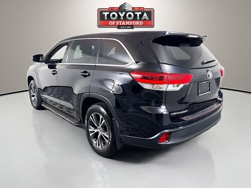 Used 2018 Toyota Highlander LE image 5