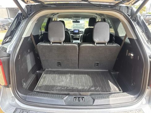 Used 2021 Ford Explorer Limited w/ Equipment Group 301A AWD/4WD image 11