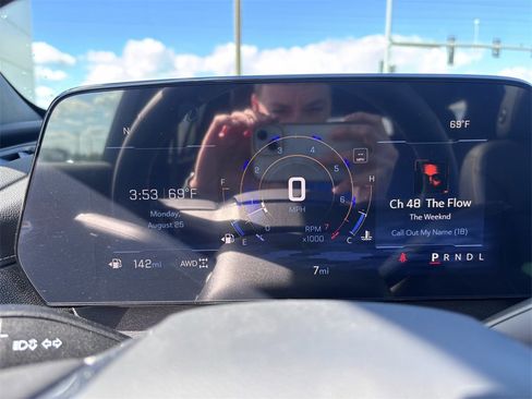 Used 2025 Chevrolet Traverse High Country image 22