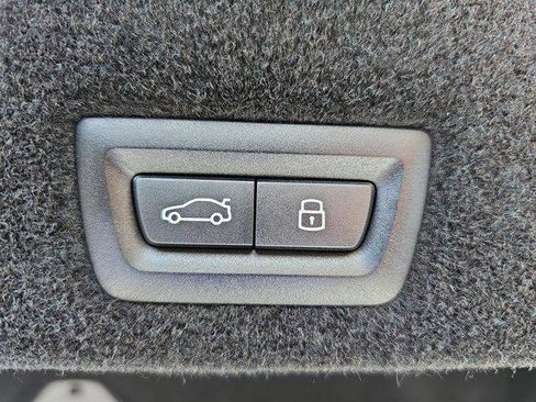 New 2025 BMW 750e xDrive w/ Premium Package image 13