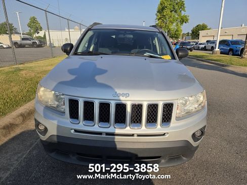 Used 2013 Jeep Compass Latitude FWD image 2