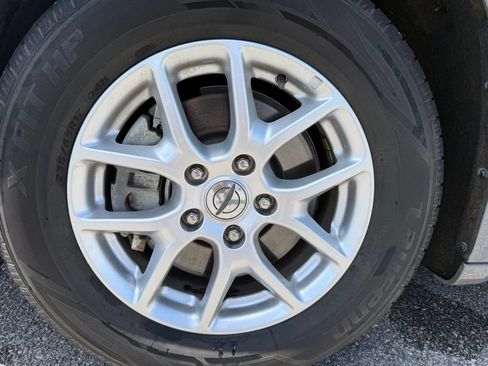 Used 2022 Chrysler Pacifica Touring-L FWD image 23