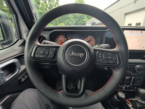 Used 2024 Jeep Wrangler Unlimited Rubicon w/ Technology Group AWD/4WD image 19