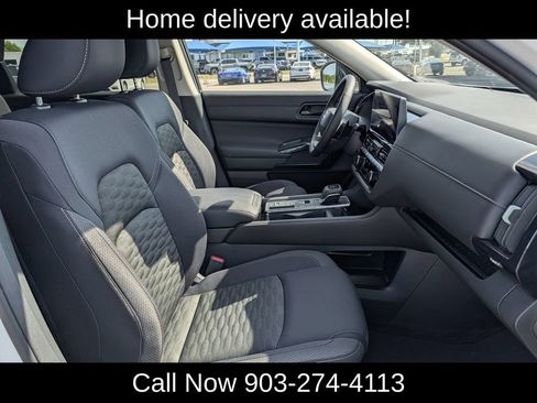 Used 2026 Nissan Pathfinder SV FWD image 34