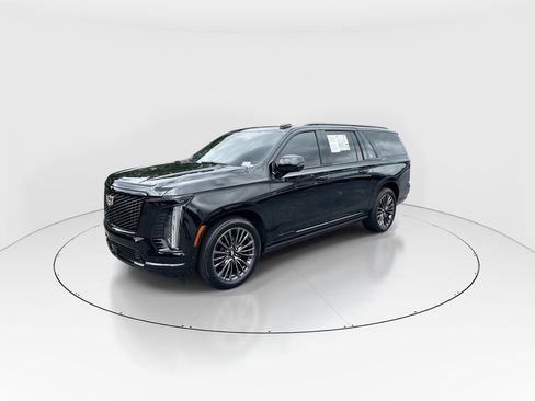 Used 2025 Cadillac Escalade ESV Sport Platinum AWD/4WD image 4