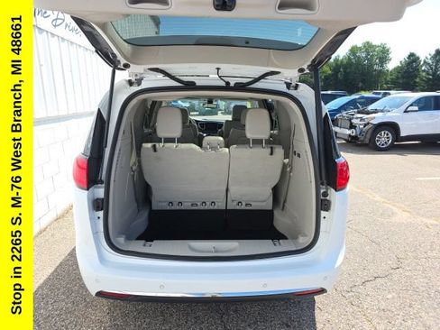 Used 2020 Chrysler Pacifica Limited FWD image 13