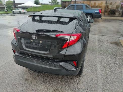Used 2021 Toyota C-HR LE FWD image 17
