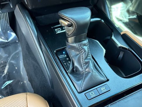 Used 2024 Lexus ES 300h 300h w/ Premium Package image 21