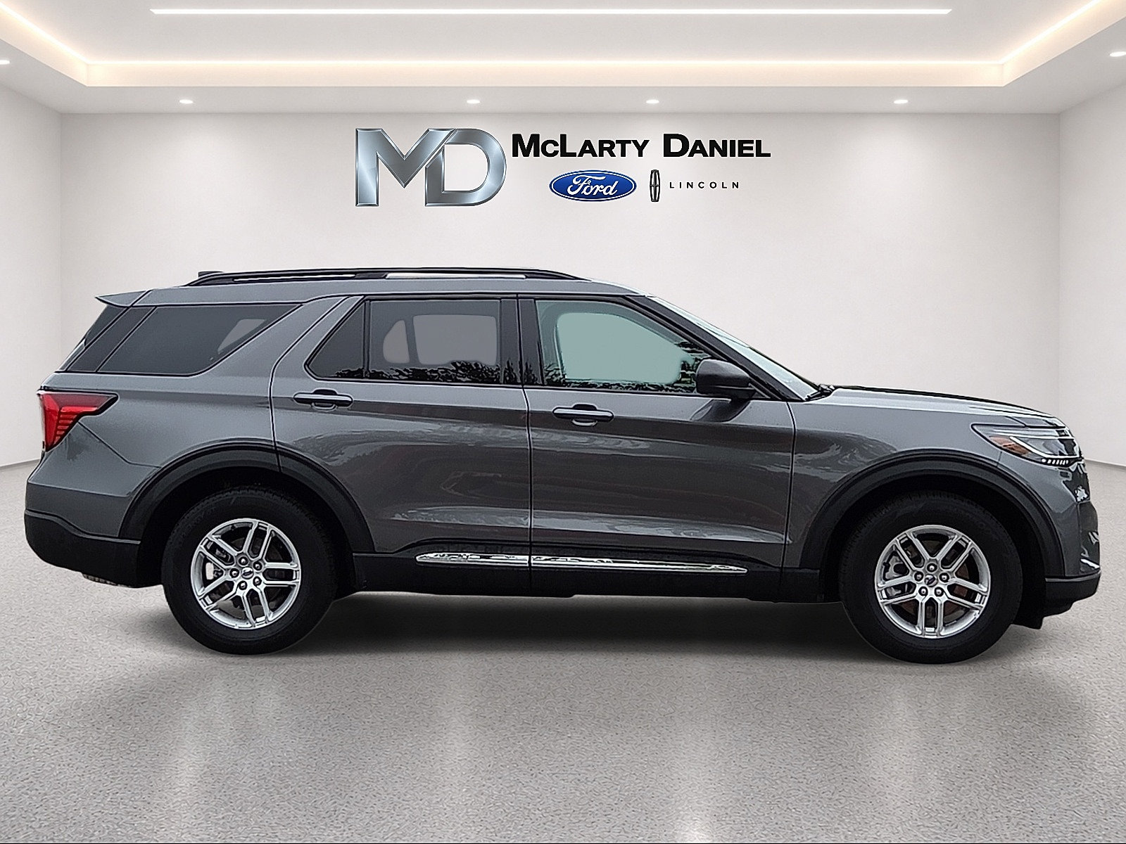 Used 2025 Ford Explorer Active RWD image 6