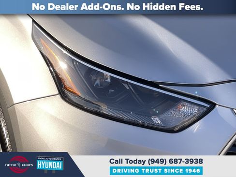 Used 2024 Toyota Highlander XLE FWD image 7