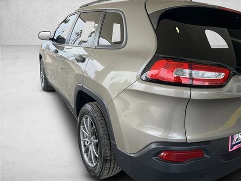 Used 2016 Jeep Cherokee Sport FWD image 10