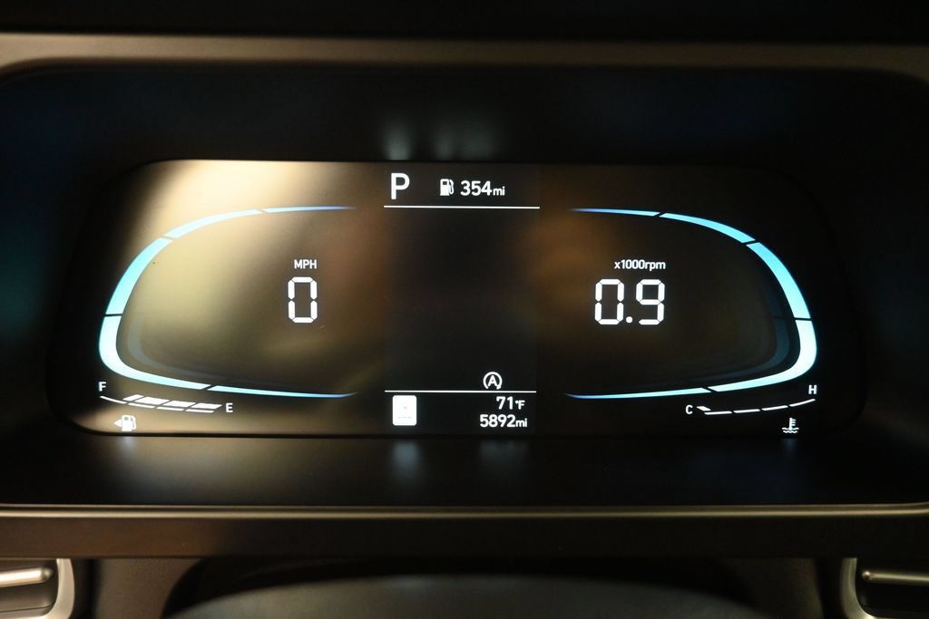 Used 2025 Hyundai Elantra SE FWD image 12