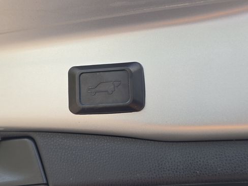 Used 2019 Toyota RAV4 XLE image 13