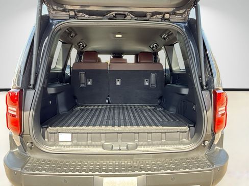 Used 2024 Toyota Land Cruiser image 11