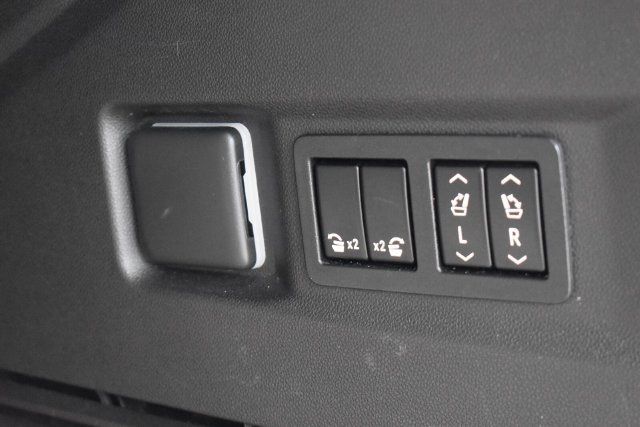 Certified 2022 Chevrolet Tahoe Z71 w/ Z71 Off-Road Package AWD/4WD image 25
