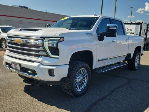 Used 2024 Chevrolet Silverado 2500 High Country w/ Technology Package AWD/4WD image 5