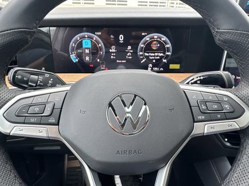 New 2026 Volkswagen Tiguan SEL R-Line AWD/4WD image 17