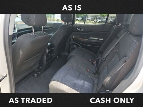 Used 2020 GMC Acadia SLE FWD image 16