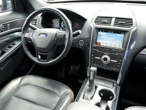 Used 2018 Ford Explorer Sport image 26