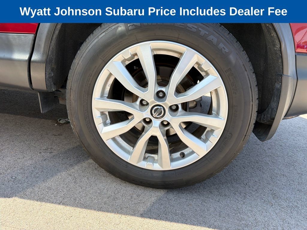Used 2020 Nissan Rogue Sport SV FWD image 3