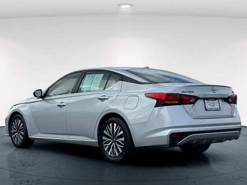 Used 2024 Nissan Altima 2.5 SV FWD image 8