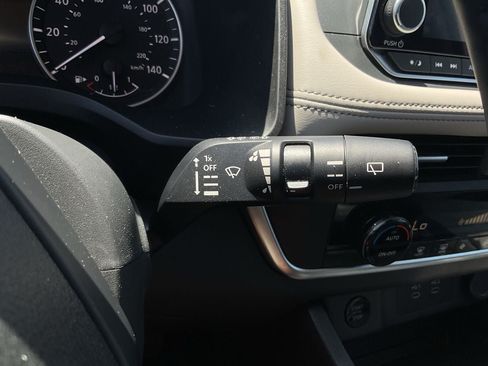 Used 2025 Nissan Rogue SV FWD image 29