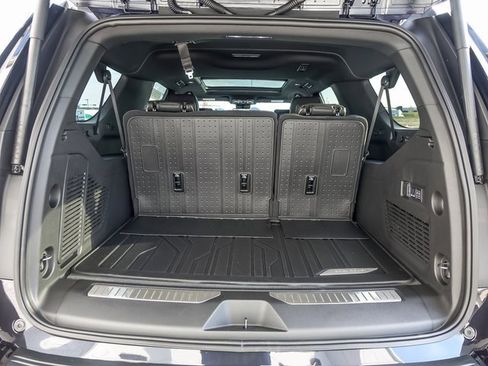 New 2026 Chevrolet Suburban Premier image 8