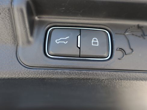 Used 2022 Ford Explorer XLT w/ Equipment Group 202A image 30