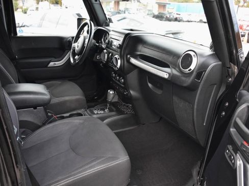Used 2014 Jeep Wrangler Unlimited Sahara w/ Max Tow Package AWD/4WD image 15