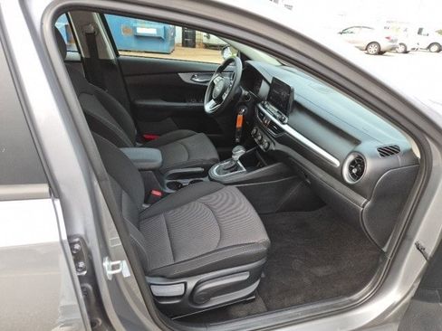 Used 2024 Kia Forte LXS w/ LXS Technology Package image 11