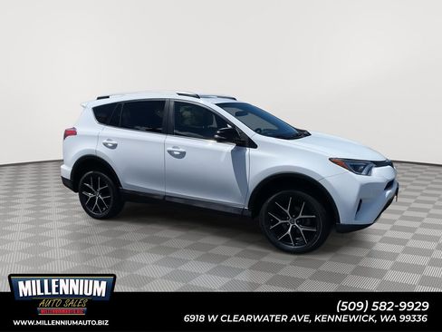 Used 2017 Toyota RAV4 SE AWD/4WD image 1