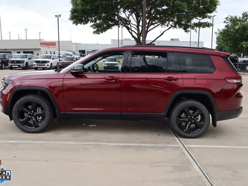 Used 2023 Jeep Grand Cherokee L Limited w/ Black Appearance Package AWD/4WD image 7