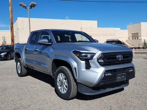 Used 2024 Toyota Tacoma SR5 AWD/4WD image 3