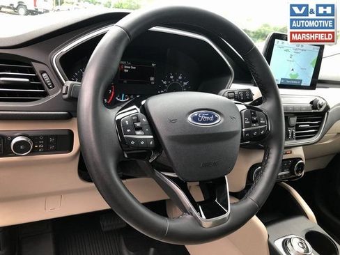 Used 2022 Ford Escape SEL AWD/4WD image 5