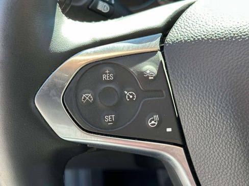 Used 2023 Chevrolet Traverse LT image 20