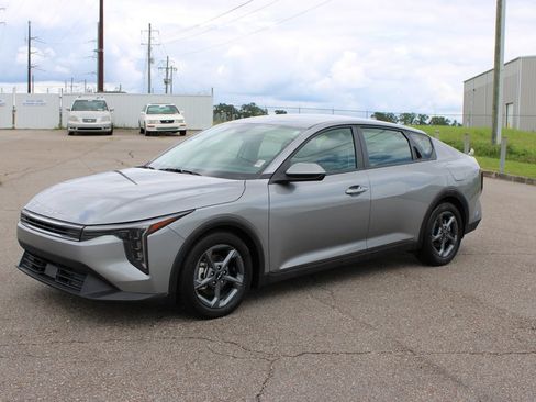 Used 2025 Kia K4 FWD image 2