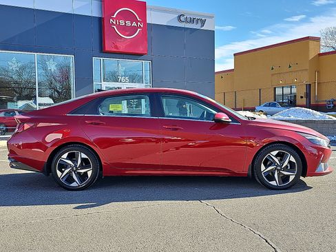 Used 2022 Hyundai Elantra Limited image 7