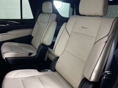 Certified 2022 Cadillac Escalade Sport w/ Touring Package image 15