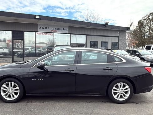 Used 2018 Chevrolet Malibu LT w/ Leather Package FWD image 4