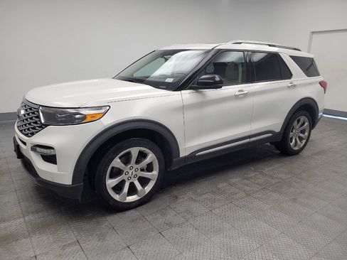 Used 2020 Ford Explorer Platinum w/ Premium Technology Package image 2
