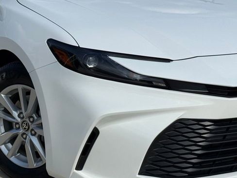 Used 2025 Toyota Camry LE image 3