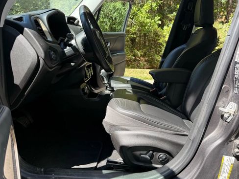 Used 2017 Jeep Renegade Limited AWD/4WD image 16
