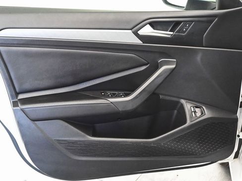 Used 2022 Volkswagen Jetta SE FWD image 8