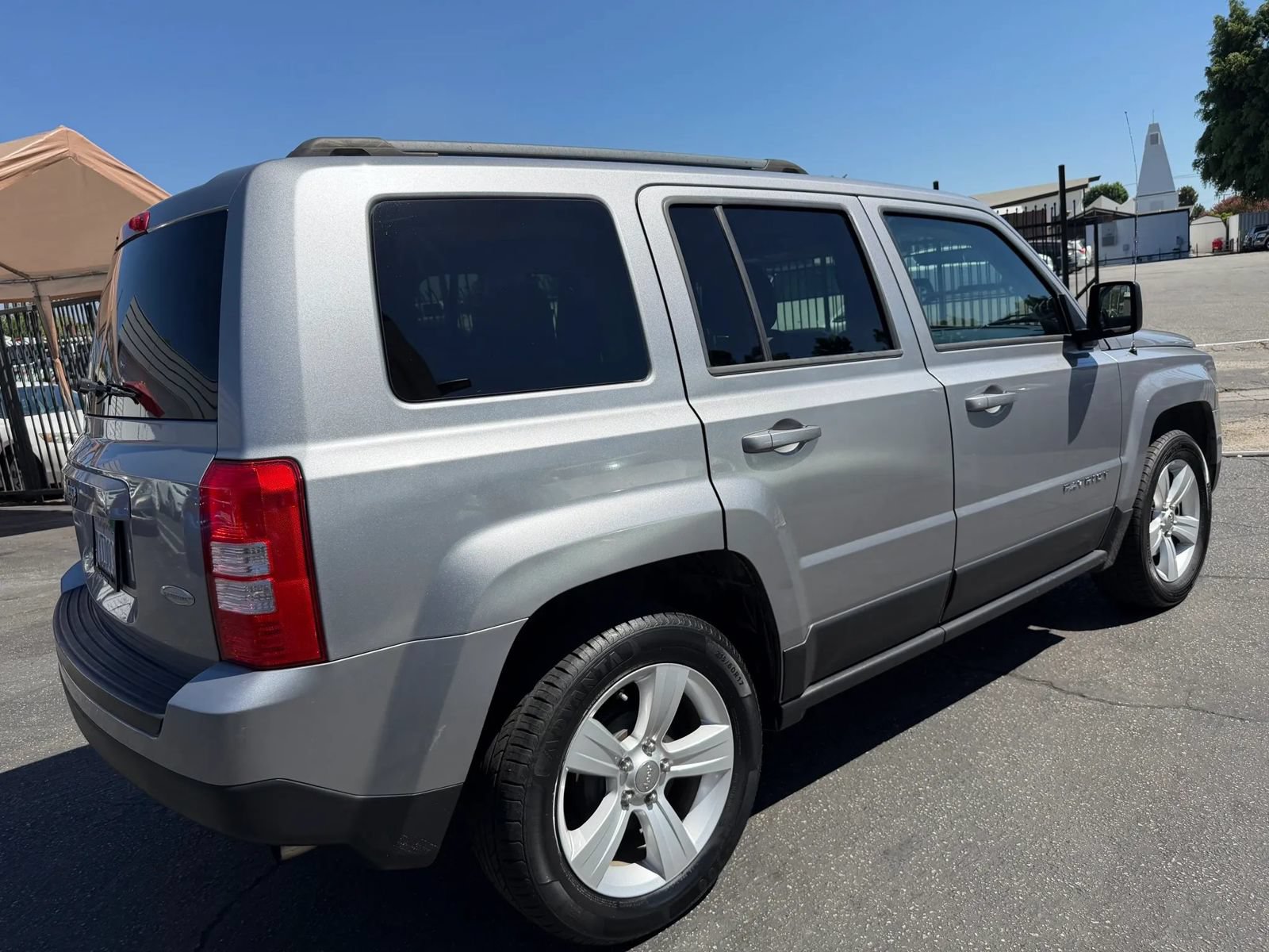 Used 2016 Jeep Patriot Latitude FWD image 16