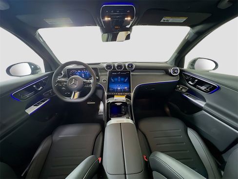 Used 2026 Mercedes-Benz GLC 350e 4MATIC image 9