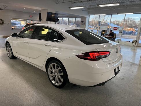 Used 2019 Buick Regal Avenir w/ Driver Confidence Package II image 10