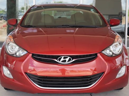 Used 2013 Hyundai Elantra GLS w/ Preferred Pkg FWD image 2