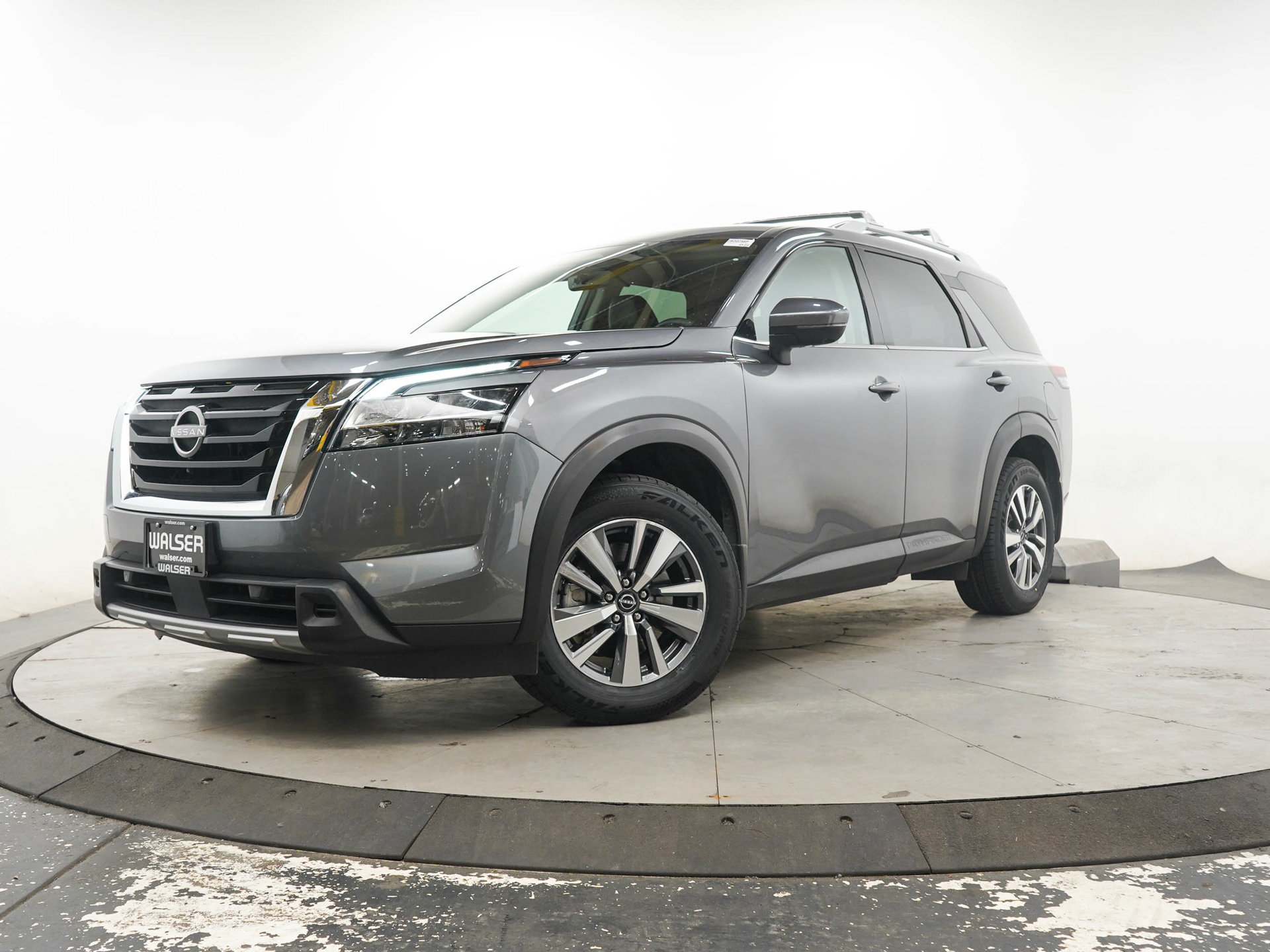 Used 2024 Nissan Pathfinder SL AWD/4WD image 1